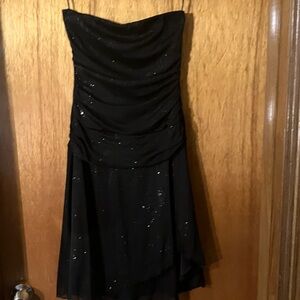 Chic Strapless Black Dress with Shimmer (Junior)